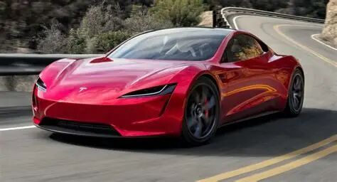 Der mit Kaltgastriebwerken ausgestattete Tesla-Roadster von vorne. (Bild: Tesla)