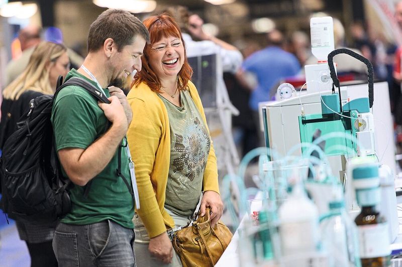 Bei so viel Produktauswahl hatten die Besucher gut lachen. Die Ausstellungszeit von 9 bis 15:30 Uhr verging wie im Flug.   Mehr Infos zu den kommenden LAB-SUPPLY-Messen finden Sie auf www.lab-supply.info (Bild: Stefan Stark)