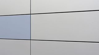 So schön kann Stahl sein: Eine Effektlackierung und eine leichte Oberflächenstruktur verleihen einen schillernden Glanz. (Bild: Thyssen-Krupp Steel Europe)