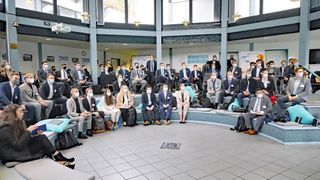 Die angehenden Betriebswirte erhielten bei der Jobbörse der BFC einen guten Einblick, welche Möglichkeiten ihnen der Arbeitsmarkt bietet.  (Zietz/»kfz-betrieb«)