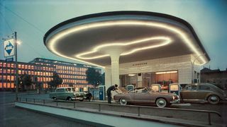 In den Fünzigern aß auch beim Bau von Tankstellen das Auge mit. Aral gibt es seit numehr 123 Jahren. (Bild: Aral)