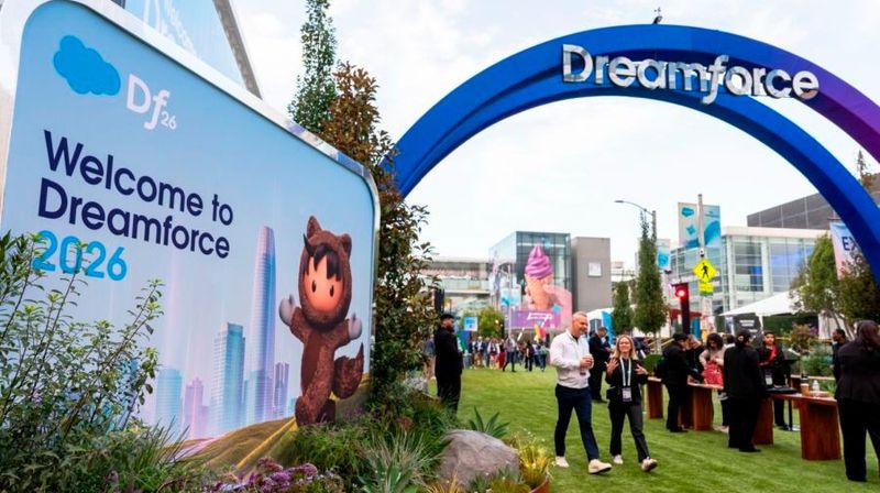 Auch in diesem Jahr eröffnete die Dreamforce eine Erlebniswelt für neue Lösungen rund um Enterprise AI, Agentforce und künftige Zusammenarbeit in Unternehmen.(Bild:  Salesforce)
