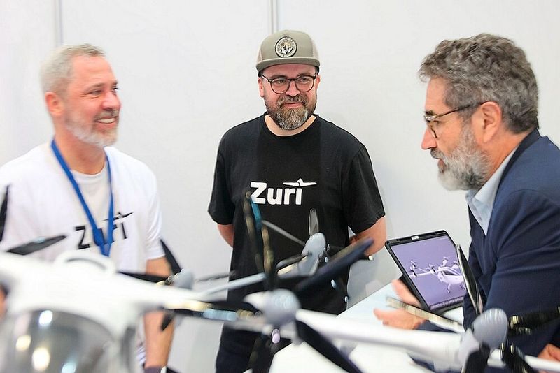 Auch Hersteller senkrecht startender autonomer Personentransportsysteme sind auf der Messe präsent. (Bild: Maschinenmarkt/rw)