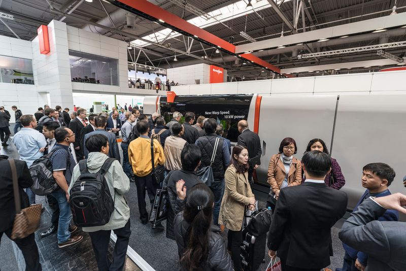 Die By-Star Fiber ist das Herzstück der Production Cell. Der Faserlaser schneidet alles, was aufliegt: Bleche von 0,8 mm bis 30 mm Dicke. (Bystronic)