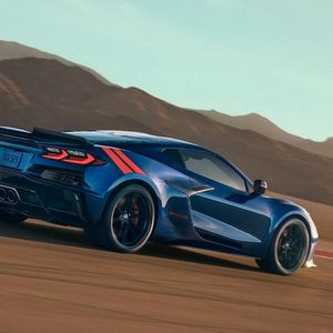 Mit der Version Grand Sport bekommt die Corvette außerdem einen neuen V8-Motor mit 6,7 Litern Hubraum.(Bild:  Chevrolet)