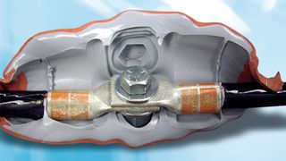 Die Silikon-Isoliermasse dichtet, schützt und isoliert elektronische Kontakte und Verbindungen - und ist leicht wieder entfernt. (Bild: Freudenberg)