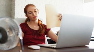 Hitzewelle reiht sich an Hitzewelle. Für Arbeitnehmer kann der Sommer schnell zur Belastung werden.  (Bild: Diego Cervo - stock.adobe.com)