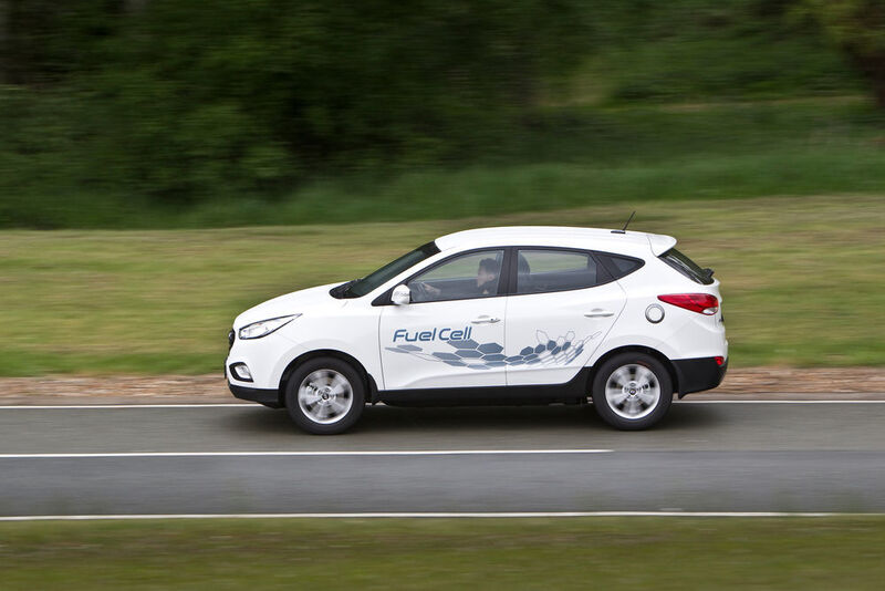 Eine Vorreiterrolle nahm der Hersteller mit dem ix35 Fuel Cell ein: Er war das erste frei käufliche Auto mit einem Brennstoffzellenantrieb auf dem deutschen Markt. (Hyundai)
