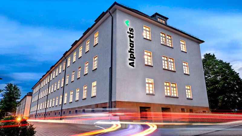 Am Hauptsitz der Unternehmensgruppe Alphartis SE in Horb am Neckar ist man zuversichtlich: Nach den positiven Ergebnissen im Jahr 2022 rechnet die Geschäftsleitung für 2023 mit einer weiteren Umsatzsteigerung.(Bild:  Alphartis SE)