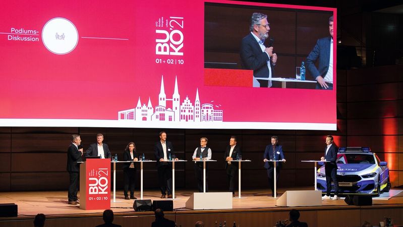 Die Zukunft des Sach- und Prüfwesens war Inhalt einer Podiumsdiskussion auf dem Bundeskongress der GTÜ.(Bild:  causalux.de)