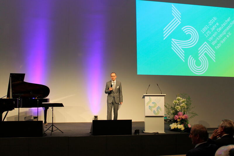 Dr Wilfried Schäfer, executive director of VDW at the opening ceremony. (Schulz)