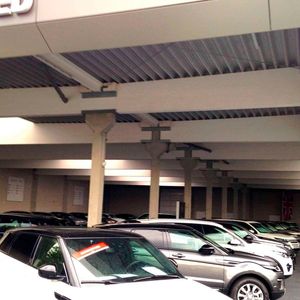 Die hochwertigen Fahrzeuge sind witterungsfest untergebracht.(Bild:  Berg/Fuhrmeister)