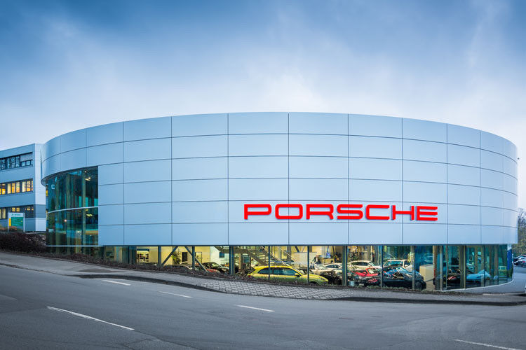 Für das Porsche-Zentrum Wuppertal nahm die Gottfried-Schultz-Gruppe sogar fünf Millionen Euro in die Hand. (Foto: Porsche)