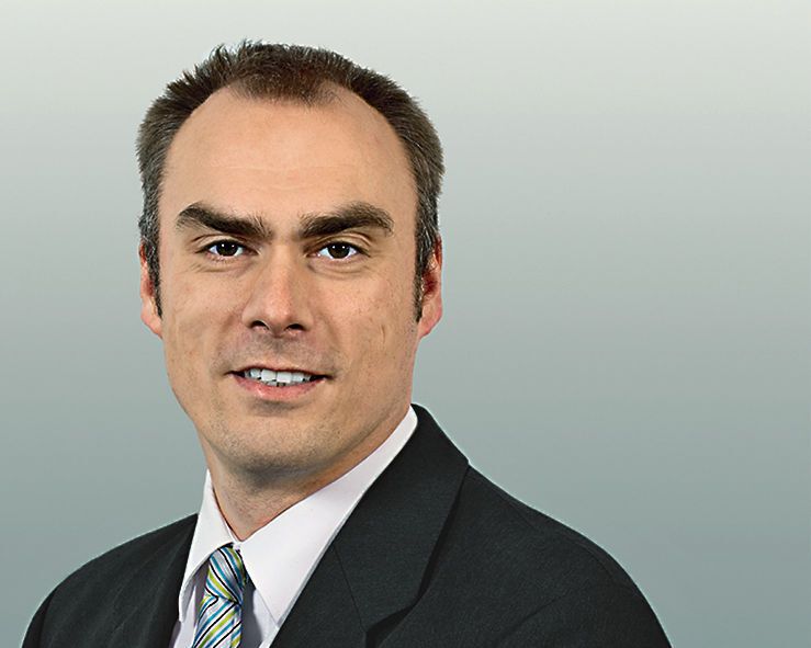 Dipl.-Ing. Holger Meyer, Head of Marketing der Business Unit Control Systems, Phoenix Contact Electronics GmbH, Bad Pyrmont: „Die Steuerungshardware wird immer mehr Mittel zum Zweck, weshalb die Differenzierung verstärkt innerhalb der Firmware stattfindet. Durch die zunehmende Leistungsfähigkeit der Prozessoren sind zudem nicht mehr viele Varianten innerhalb einer Plattform oder unterschiedliche Plattformen notwendig.” (Phoenix Contact)