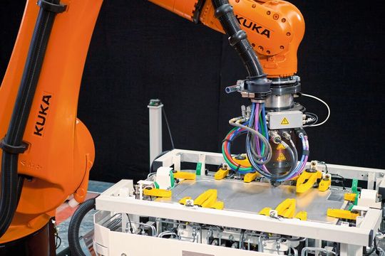 Rührreibschweißen gilt als ökologisches Verfahren für ein Auto mit Plugin-Technologie. Rührreibschweißen gilt als ökologisches Verfahren für ein Auto mit Plugin-Technologie.
