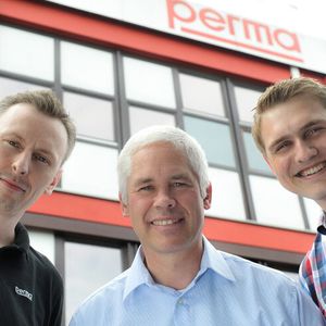 Das glückliche Team von Perma-tec (von links): Frank Wilm, Leiter Marketing, Kuno Bühner, Forschung und Entwicklung, Philipp Klöffel, Arbeitsvorbereitung.