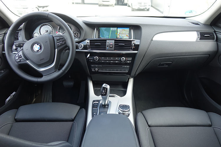 Die Qualität im Innenraum des X4 ist BMW-typisch gut.  (Jens Scheiner)