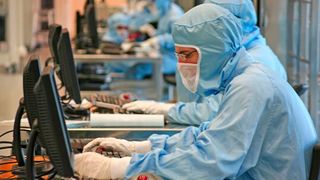 Computerchips sind Mangelware. Was des einen Leid ist aber des anderen Freud. Letzteres trifft auf das Unternehmen Stmicroelectronics zu, denn die starke Nachfrage nach Chips lässt dessen Kasse klingeln. (Bild: Stmicroelectronics)