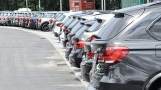 Der europäische Neuwagenmarkt kommt nur langsam in Gang. (Bild: Wehner – VCG)