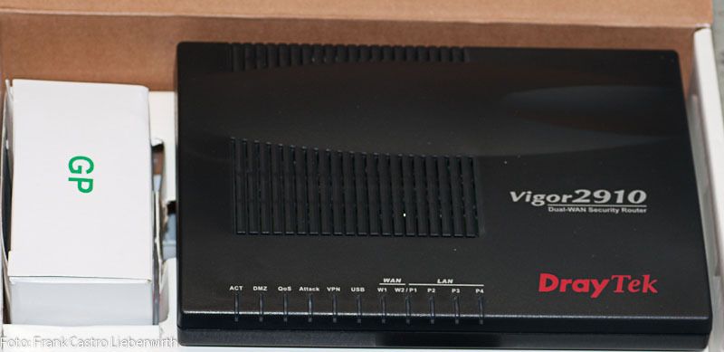 Abbildung 17: Router aus der „Home-Office-Klasse“ werden gerne für kleine Unternehmen eingesetzt. Sie sind kostengünstig und auch für den Dauerbetrieb geeignet. Das gezeigte Gerät dient als Beispiel. Industriegeräte zeichnen sich durch einen verbesserten Support (24-Service, o.ä.) und durch robusteren Aufbau (Gehäuse, Netzteil usw.) aus. Obiges Produkt wurde freundlicher Weise von der Firma JessenLenz GmbH zu Fotoaufnahmen zur Verfügung gestellt. (Archiv: Vogel Business Media)