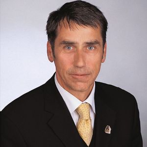 „Wir haben Produktinformationen mit QR-Codes verknüpft, damit man sich die zugehörigen Videos auf Youtube anschauen kann“, so Horst-Dieter Kraus, Leiter Marketing-Kommunikation bei Pilz.(Bild:  Pilz)