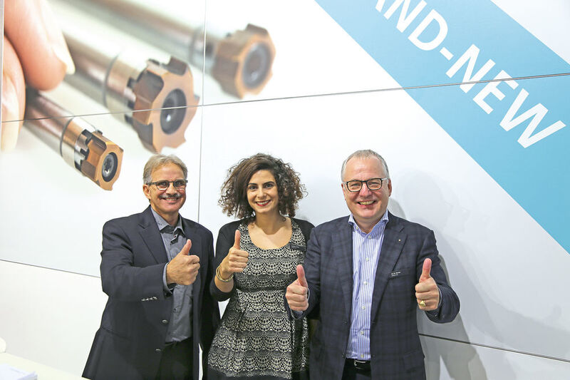 La troisième place du «Prodex-Awards - powered by SMM» revient à Urma AG avec l'outil CircoTec RX small. De gauche à droite: René Näf, Danièle Turkier et Urs W. Berner. (Matthias Böhm)