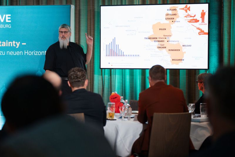 Vor dem Abendessen stand noch ein wichtiges Thema auf dem Programm: Wie kriegsbereit ist die IT in der deutschen Wirtschaft?   (Bild: Vogel IT-Medien)