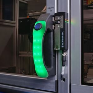 The door handles can be combined as a modular unit with the compact safety lock AZM40.  (Source:  Tiepner GmbH)