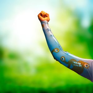 Das Fraunhofer-Institut für Zuverlässigkeit und Mikrointegration forscht zu textilintegrierten elektronischen Systemen und stellt Ergebnisse auf der Compamed vor.