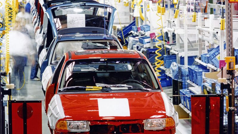 Ein unrühmliches Kapitel des Astra F waren Rückrufaktionen wegen Konstruktionsfehlern am Tank sowie der übermäßig starke Rostbefall, der aus Verarbeitungsmängeln bei der Produktion (Schnittkantenrost), resultiert. Weitere Mängel, wie schwache Zahnriemen, Störungen des Zündverteilers oder der Lichtmaschine, am Astra F der ersten Baujahre 1991–1994 erforderten häufige Werkstattbesuche. (Bild: Opel GmbH)