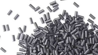 Hier sieht man künstliche Feuersteine, wie sie in üblichen Feuerzeugen für den zündenden Funken sorgen. Sie beinhalten das Element Cer, das zu den seltenen Erden zählt. Der Kampf um diese Rohstoffe ist voll im Gang. Aber China wird den Handel damit noch lange dominieren ... (Bild: Magnumium)