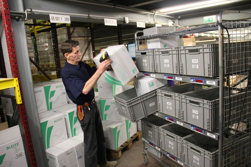 Acht bis zwölf Mitarbeiter arbeiten täglich mit der Lösung und sorgen für ein zuverlässiges und schnelles Bereitstellen der bis zu 2000 Aufträge mit durchschnittlich fünf Pickpositionen. (Bild: KBS)