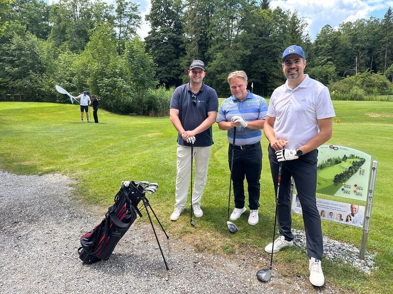 Wenn man nur zu 3. spielt, ist man schneller fertig, (v. l.) Philip Röder (Empalis Consulting), Christoffer Jernberg (Humanscale) und Marc Schmidt (avodaq). (Bild: Vogel IT-Medien)