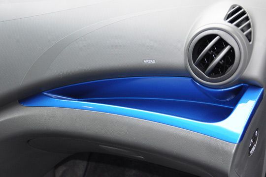 Plastikleisten in Außenfarbe sind effektvoll an verschiedenen Stellen im Innenraum angebracht. (Archiv: Vogel Business Media)