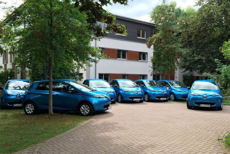 Wer weniger Geld ausgeben möchte, für den bietet Renault immer noch die Variante mit kleinerer Batterie. 22 kWh Kapazität und theoretische 240 Kilometer Reichweite kosten 22.100 Euro plus Akkumiete. (Renault)