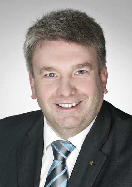 Torsten Ratzmann, Vorstand Produktion und Logistik bei der Harting KGaA: „Die Arbeitsinhalte werden auch in Zukunft geprägt von hoher Komplexität, Kundenindividualität und unregelmäßiger Wiederholbarkeit sein.“ (Bild: Harting)