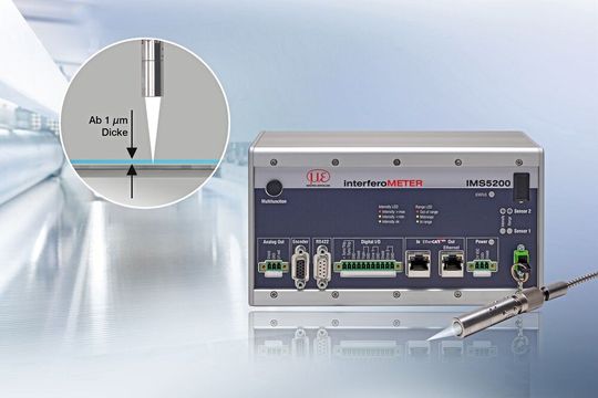 Mit dem interferoMeter IMS5200 ergänzt Micro-Epsilon sein umfassendes Portfolio um ein absolut messendes Interferometer, das nanometergenau Schichtdicken von 1 bis 100 µm erfasst. (Bild:  Micro-Epsilon)