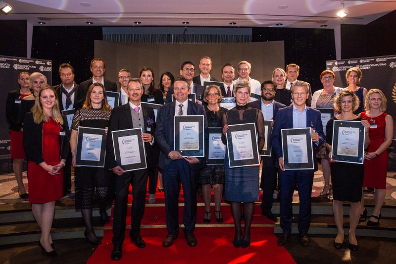 Un dier die Gewinner aus allen sieben Kategorien.  (artful rooms / Vogel IT-Medien GmbH)