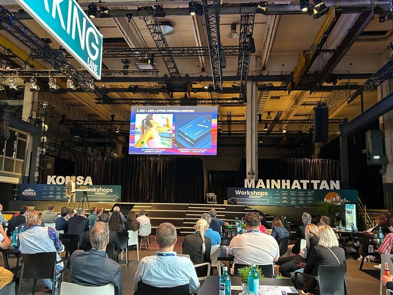 In einer abschließenden Keynote wurde unter anderem darüber gesprochen, wie die Welt im Jahr 2030 aussehen könnte.  (Bild: Vogel IT-Medien)