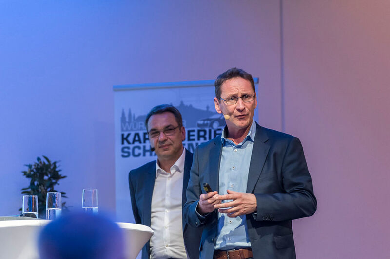 Lean Management – oder das Handwerk 4.0 thematisierten Jochen Kleemann (v.) und Thomas Leuchten von der PPG Deutschland Sales & Services GmbH.  (Wengel)