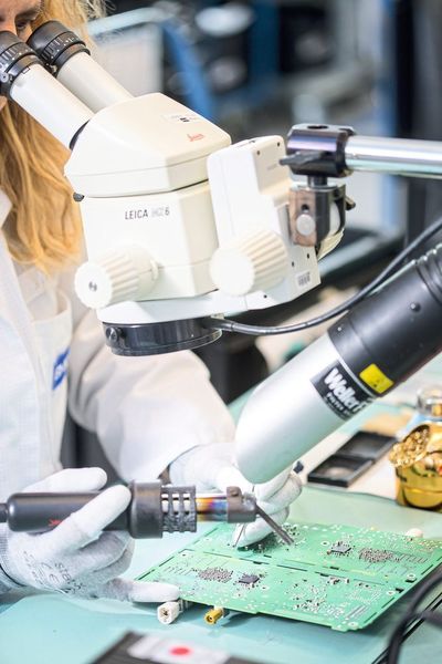 Nach der Identifizierung der Fehlerquelle des Boards, wirde die entsprechende Baugruppe nach JEDEC Norm repariert.  (BMK)