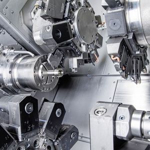 Letzter Arbeitsgang am Zwischenstück: Abstechen mit dem System 960. Innerhalb der Komplettbearbeitung stellen weitere Horn-Werkzeuge ihre Leistung unter Beweis.