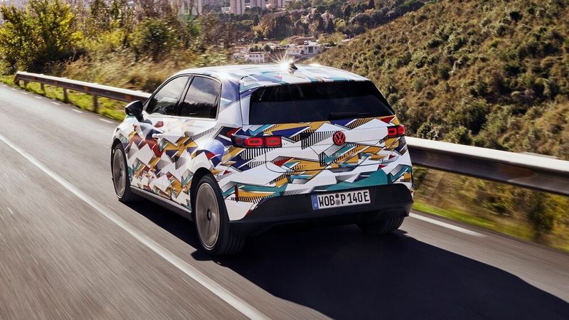 Mit seinen klassischen Kleinwagen-Proportionen dürfte der ID Polo optisch auch bei Elektro-Skeptikern ankommen. (Bild: VW)