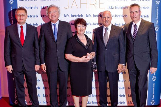 ist Dr. Hardwich Lüßmann (Vogel Business Media), Rolf Wickmann (Aufsichtsrat Vogel Business Media), Marlies Seyfarth (Autohaus Seyfarth), Dr. Jürgen Burkhardt (Aufsichtsrat Vogel Business Media), Wolfgang Michel (Vogel Business Media) (Archiv: Vogel Business Media)