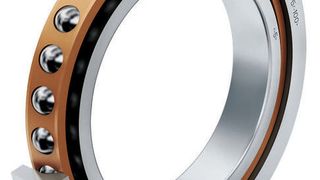 Schnelllaufende Axiallager für hohe Leistung und Genauigkeit: Der Einsatz schnelllaufender FAG-Axiallager der BAX-Reihe ermöglicht für die Kombination von freigestellten Axiallagern mit Zylinderrollenlagen jetzt die hohen Drehzahlkennwerte, die bisher nur mit Spindellagern erreichbar waren. Der Anwender profitiert von einer hohen Bearbeitungsgenauigkeit infolge der hohen Steifigkeit. Die hohe Belastbarkeit und das gute Drehvermögen ermöglichen gute Zerspanleistungen und hohe Produktivität. (Bild: Schaeffler)