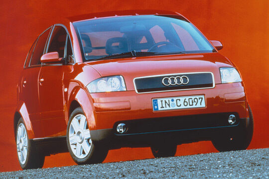 Seiner Zeit weit voraus: Der erste A2 mit zukunftweisender Alu-Karosserie wurde zwischen 1999 und 2005 gebaut. Wegen seiner relativ bescheidenen Verkaufszahlen galt er bei Audi als Misserfolg. (Audi)