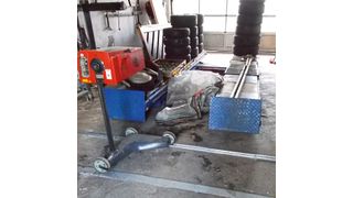 Normaler Wahnsinn: Kalibrierdiensleister, die „irgendwelche“ Flächen „irgendwie“ abnehmen, aber auch Werkstätten, die auf das Thema „Beleuchtung und Sicherheit“ pfeifen – beim Thema „Scheinwerferprüfplätze“ gibt es viel aufzuholen. (Bild: »kfz-betrieb«)