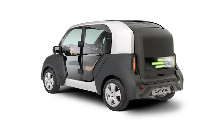 CITY eTAXI von hinten: Mit dem CITY eTAXI können Fahrgäste oder Güter billiger, schneller und umweltschonender in der Stadt befördert werden (naumann-design)