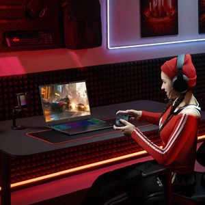 Beim Acer Nitro V 16 AI lässt Acer den Gamern die Wahl zwischen einer AMD-Plattform mit Ryzen-AI-400-CPU und einer Intel-Variante mit Core Ultra 300. Die Grafikkarte stammt in beiden Varianten von Nvidia.(Bild:  Acer)