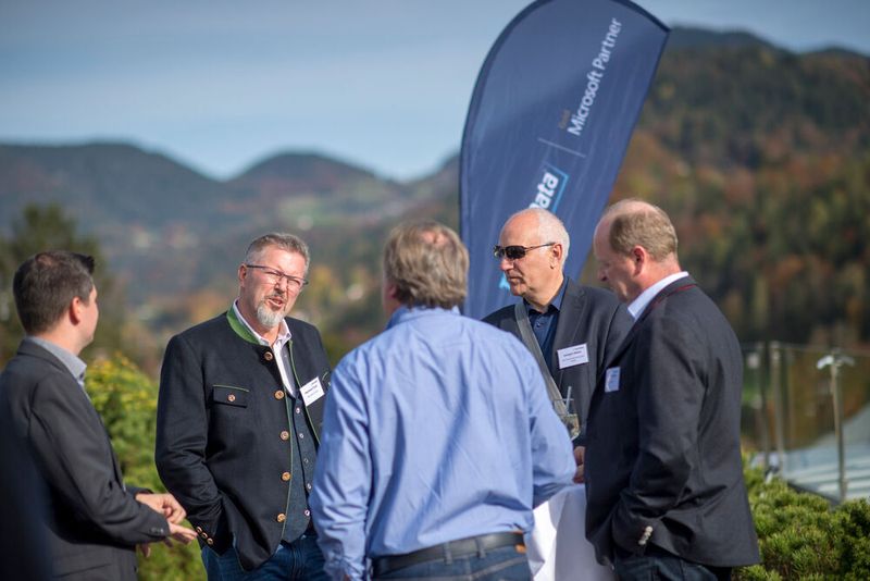 (v.l.) Christian Oeckerath (Tech Data), Eberhard Faust (INS Systems GmbH), Walter Lang (CCS365), Jürgen Maier (UBL Informationssysteme GmbH), Stefan Tübinger (Concat AG) (Tech Data)